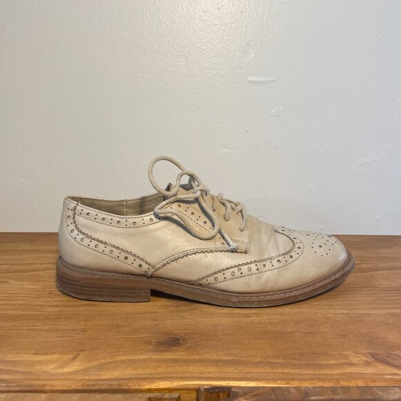 Vintage beige wingtip shoes - Picture 2 of 4